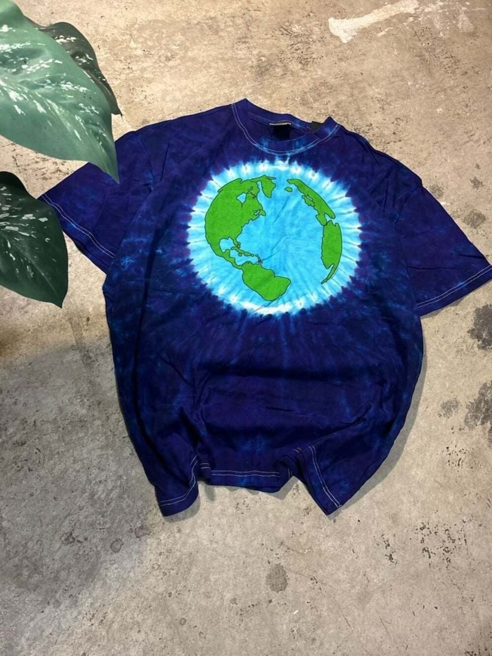 Liquid Blue 2009 Globe Earth Tie-Dye T-Shirt Size 2X Big